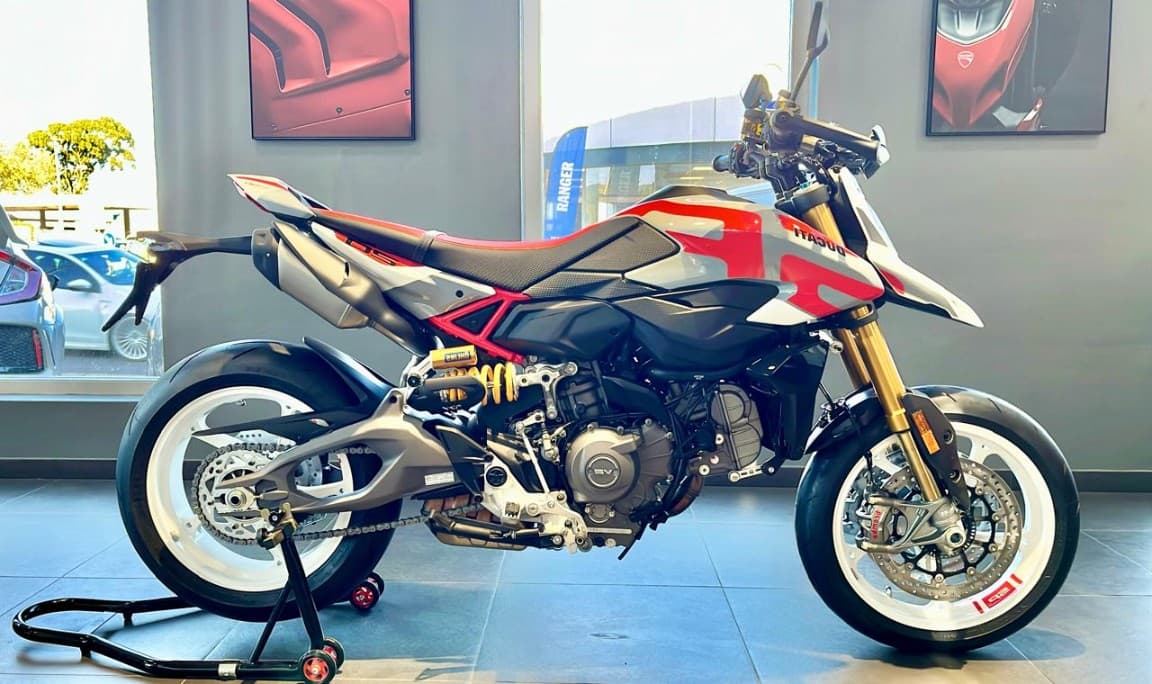 2026 DUCATI HYPERMOTARD V2 SP